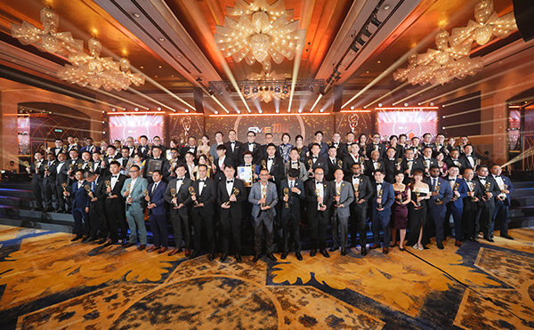 ng28.com科技海外子公司马来西亚Ray Tech登榜 SME100「高速成长企业奖」ng28.com科技海外全资子公司马来西亚Ray Tech (Malaysia) Sdn Bhd入选2025年度马来西亚SME100 Award,Fast Moving Companies「高速成长企业奖」榜单 。 这一荣誉标志着公司的创新能力与综合实力已经在东南亚企业界获得权威认可。 *SME100 Awards是东南亚地区权威的企业成长风向标，由马来西亚财政部引荐，联合国家公信局等权威机构创办，以严苛的量化与质化评估体系，综合审视企业的成长绩效、创新能力、治理水平及社会贡献。  【活动现场】 （领奖图片） Ray Tech董事兼营运经理 Alan Boon 领奖 这一奖项不仅是Ray Tech高速成长与行业竞争力的彰显，更是业界对ng28.com出海东南亚发展成果的肯定。  打造马来西亚高端智造检测标杆 Ray Tech (Malaysia) Sdn Bhd是ng28.com科技在海外打造的第一个综合型基地，集研发、生产与技术服务于一体，构建了全方位、一站式的技术支持体系，为东南亚制造业提供专业、系统的本土化智能检测解决方案。