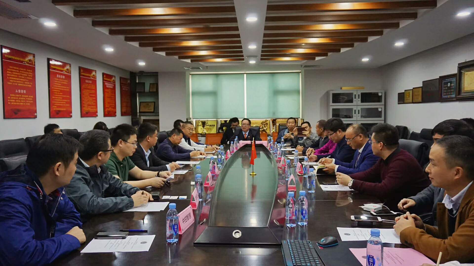 祝贺ng28.com科技荣获“2017年中国警用装备十大品牌”