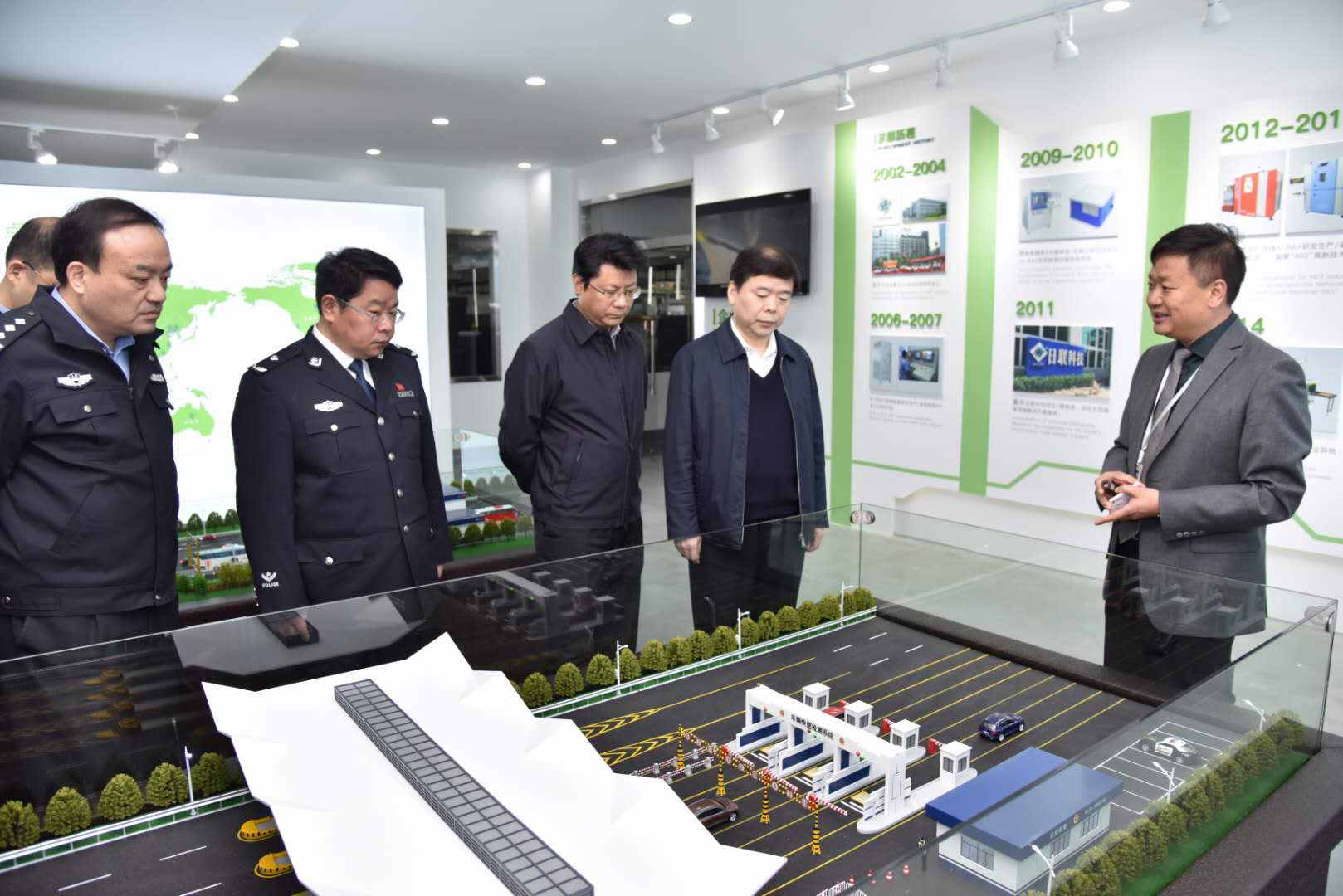 热烈欢迎无锡市领导谢晓军携队莅临ng28.com科技指导工作！