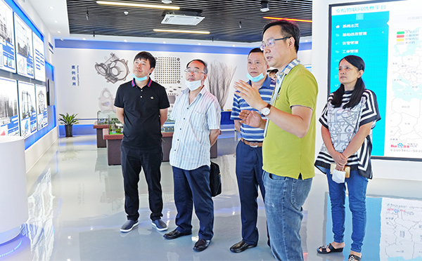 重庆市北碚区一行领导对ng28.com科技总部进行参观调研